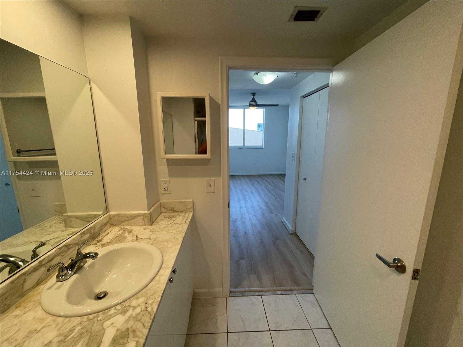 Small Image of 18800 NORTH EAST 29TH AVE #417, Aventura Number 6