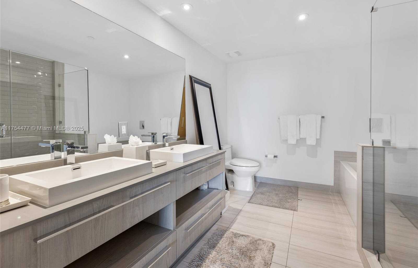 Small Image of 4010 SOUTH OCEAN DR #R2505, Hollywood Number 9