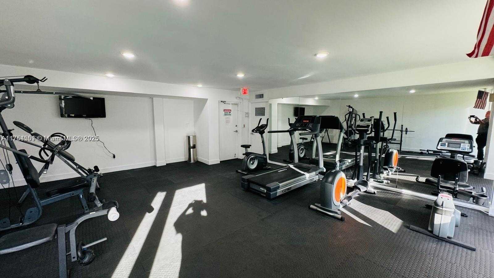 Small Image of 250 180TH DR #201, Sunny Isles Beach Number 3