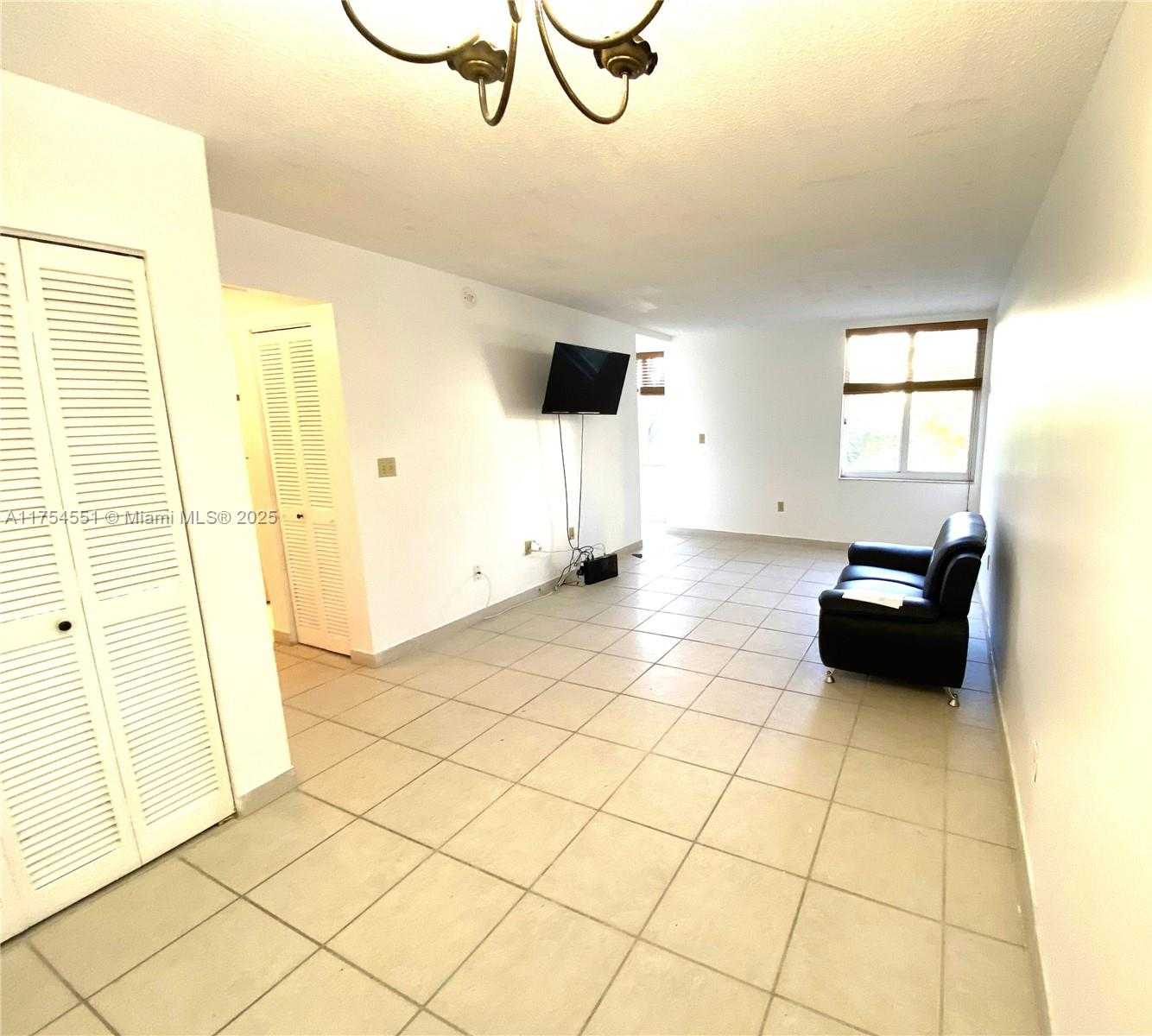 Small Image of 250 180TH DR #201, Sunny Isles Beach Number 5