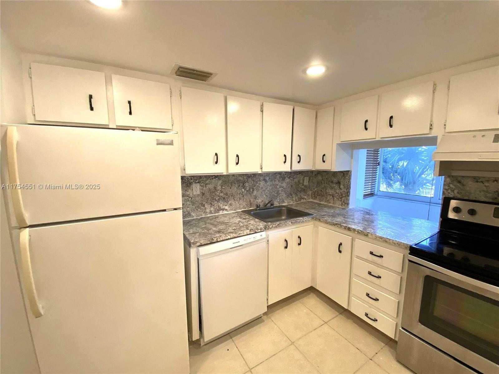 Small Image of 250 180TH DR #201, Sunny Isles Beach Number 6