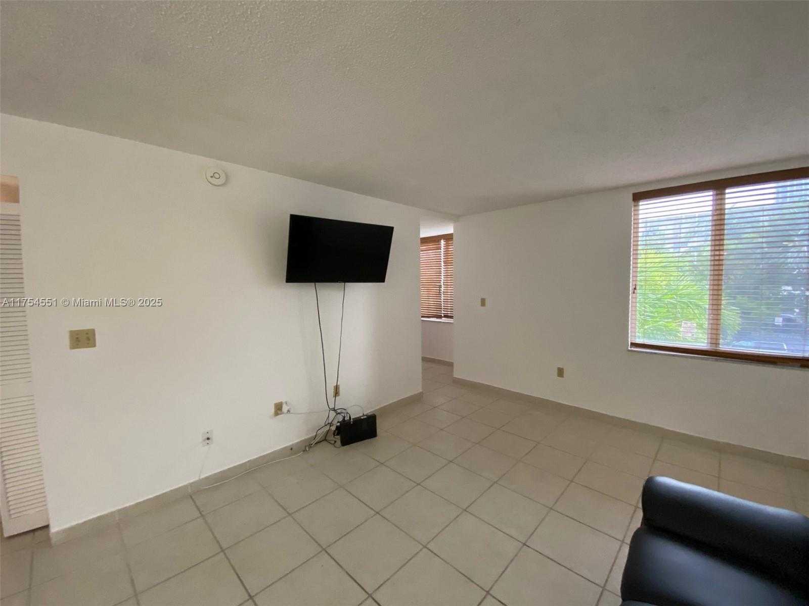 Small Image of 250 180TH DR #201, Sunny Isles Beach Number 8