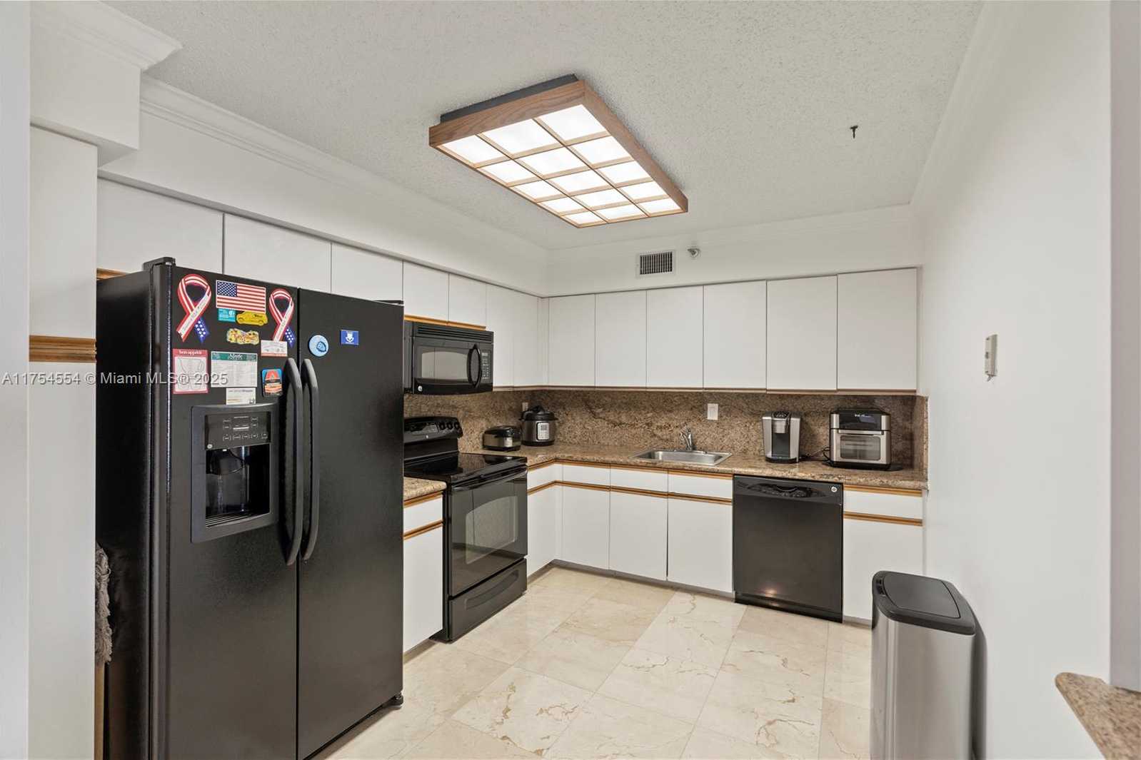 Small Image of 3530 MYSTIC POINTE DR #1508, Aventura Number 13