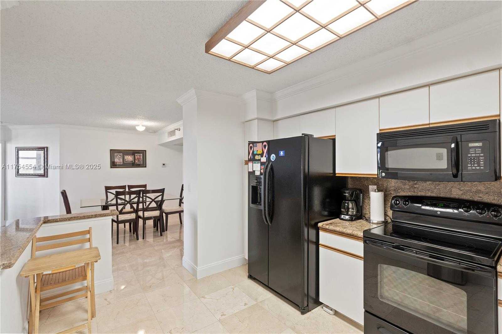 Small Image of 3530 MYSTIC POINTE DR #1508, Aventura Number 14