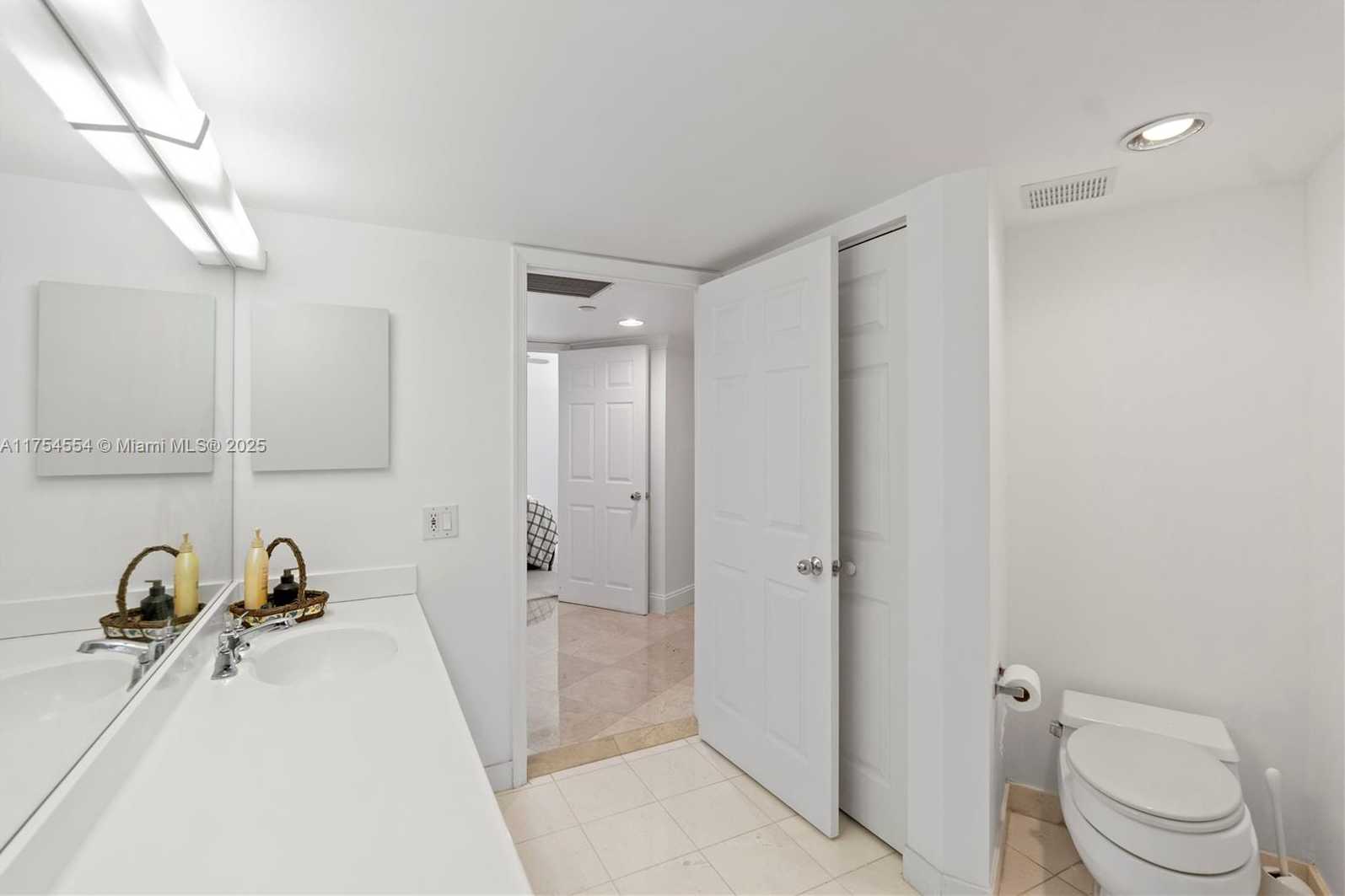 Small Image of 3530 MYSTIC POINTE DR #1508, Aventura Number 24