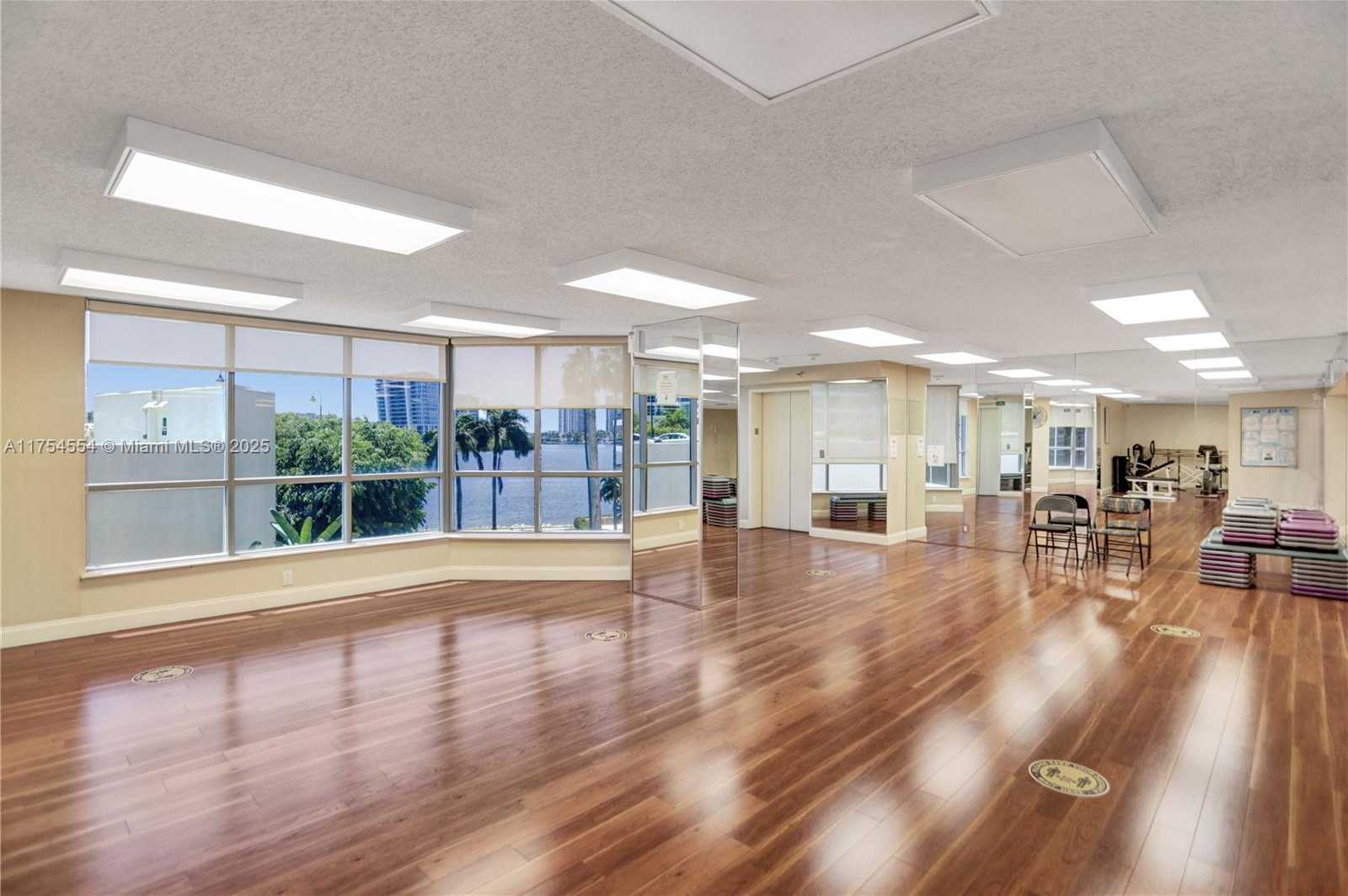 Small Image of 3530 MYSTIC POINTE DR #1508, Aventura Number 46