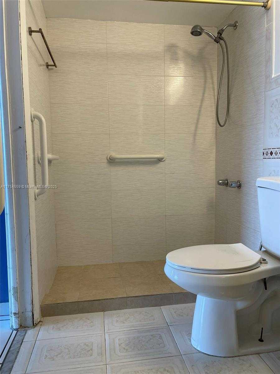 Small Image of 245 18TH ST #703, Miami Beach Number 15