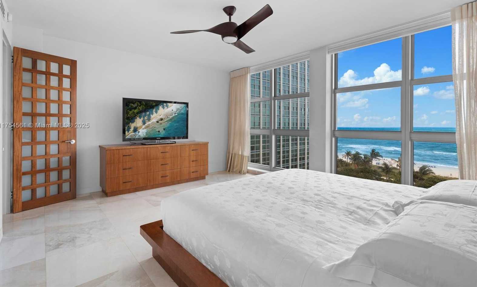 Small Image of 5055 #8H, Miami Beach Number 13