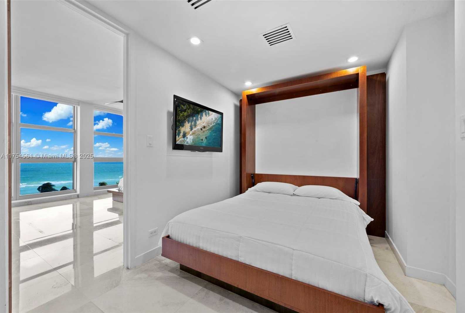 Small Image of 5055 #8H, Miami Beach Number 16