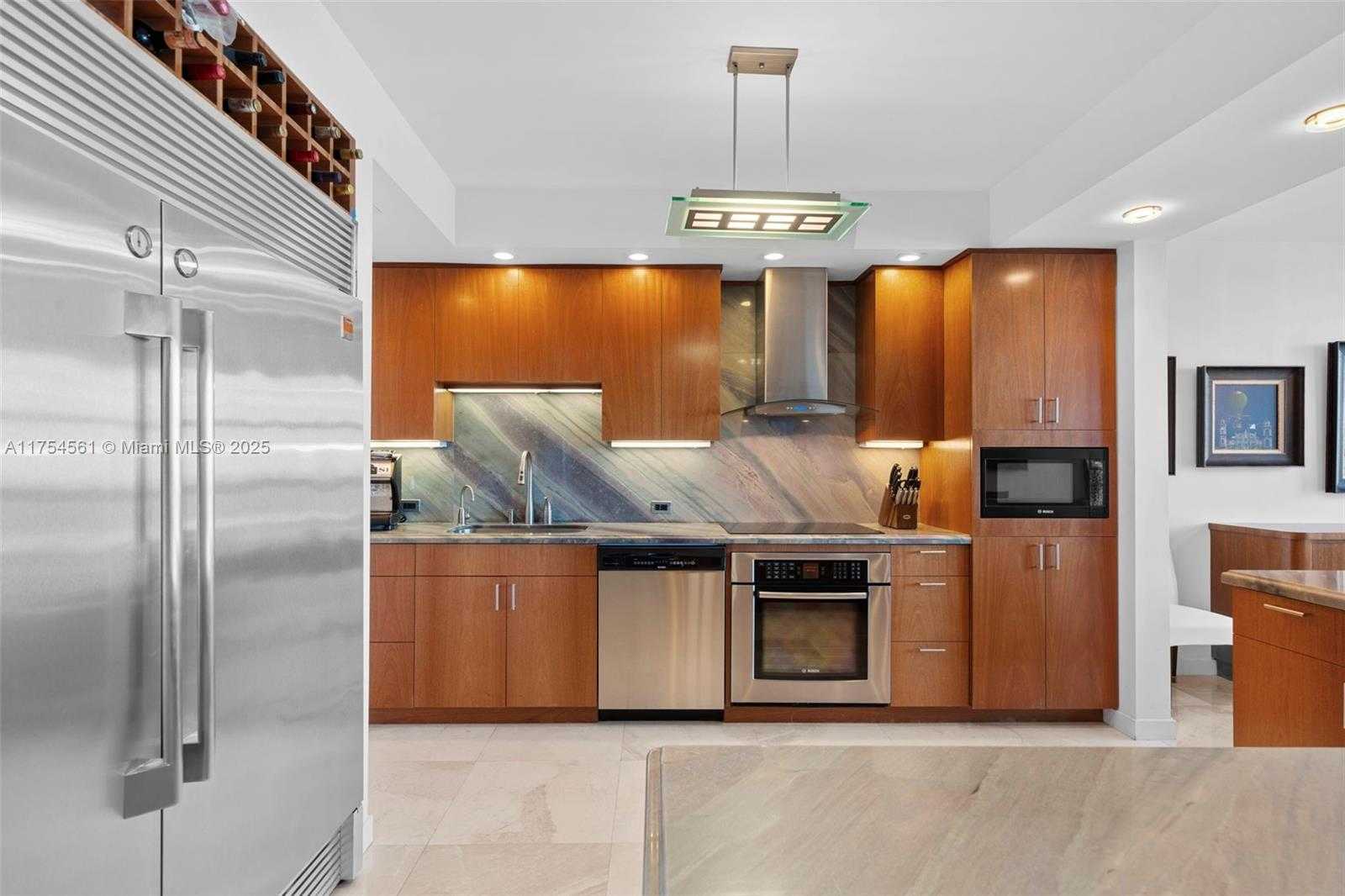 Small Image of 5055 #8H, Miami Beach Number 19
