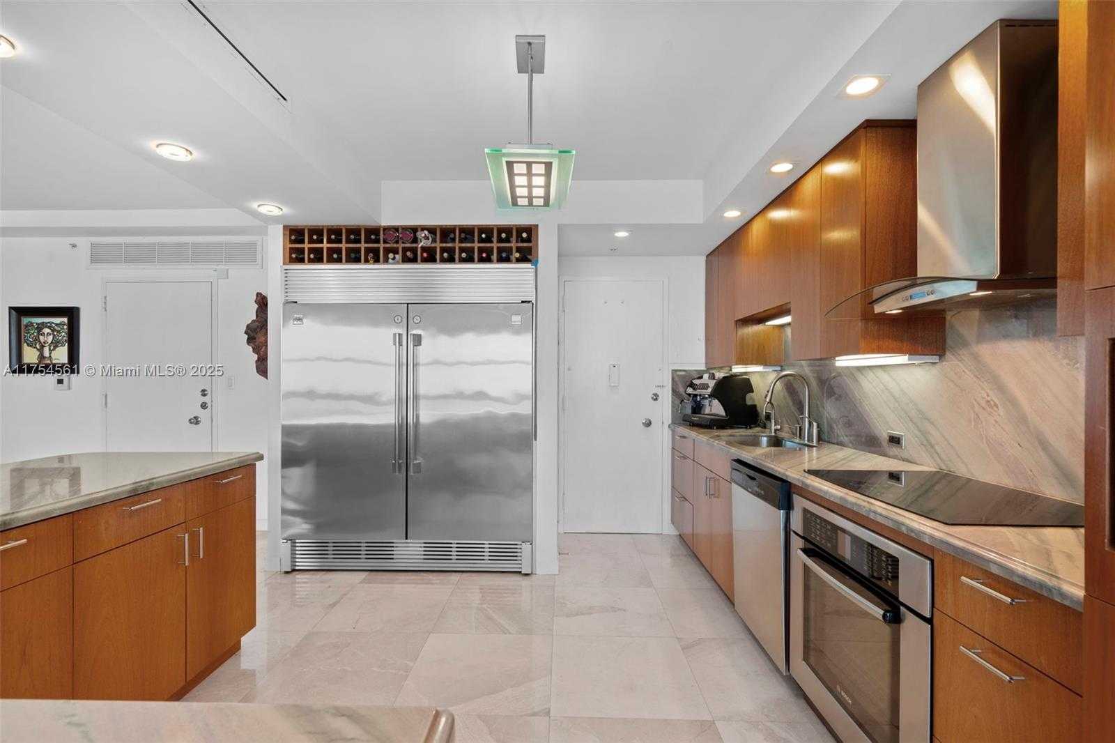Small Image of 5055 #8H, Miami Beach Number 21