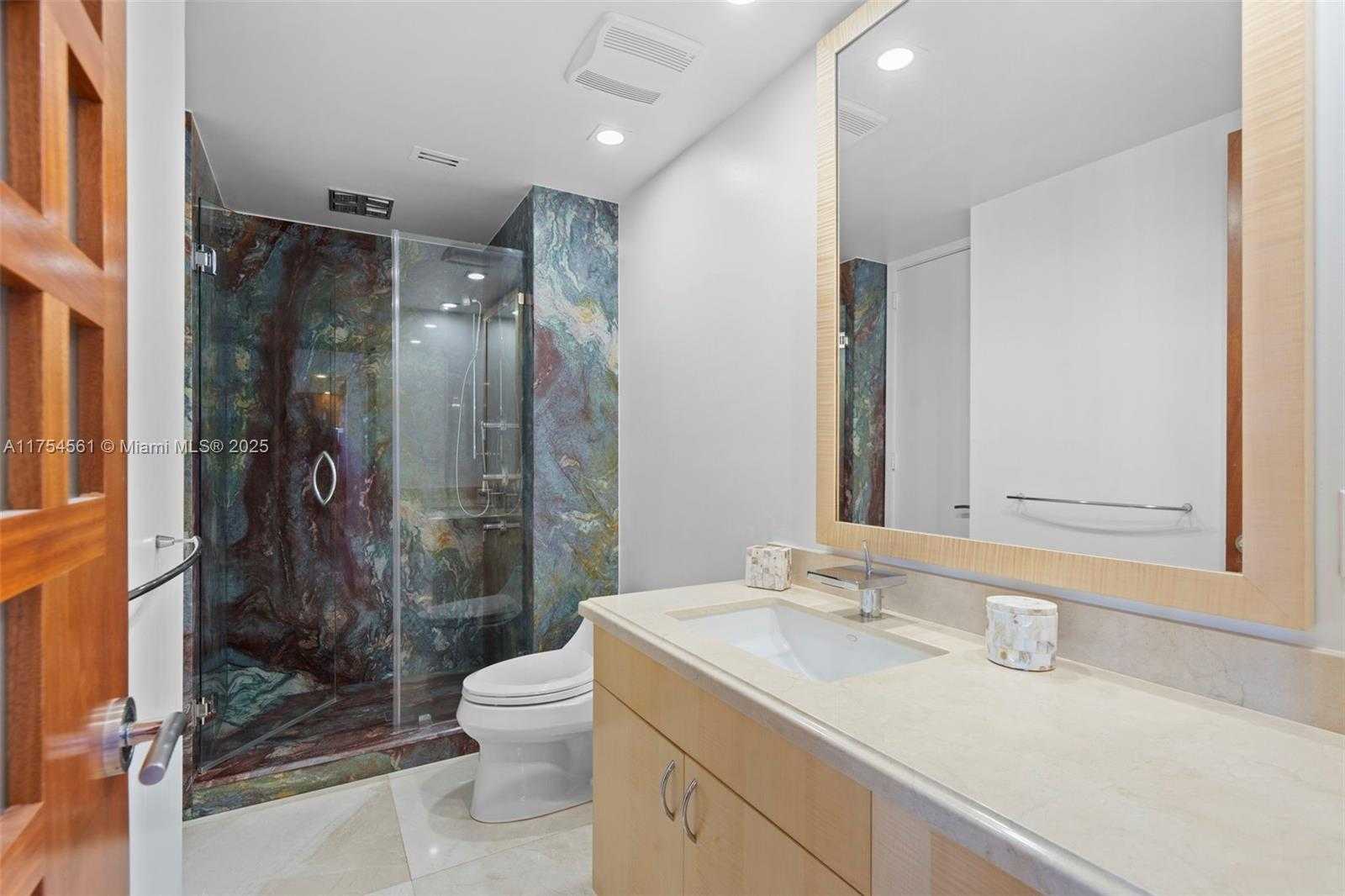 Small Image of 5055 #8H, Miami Beach Number 22