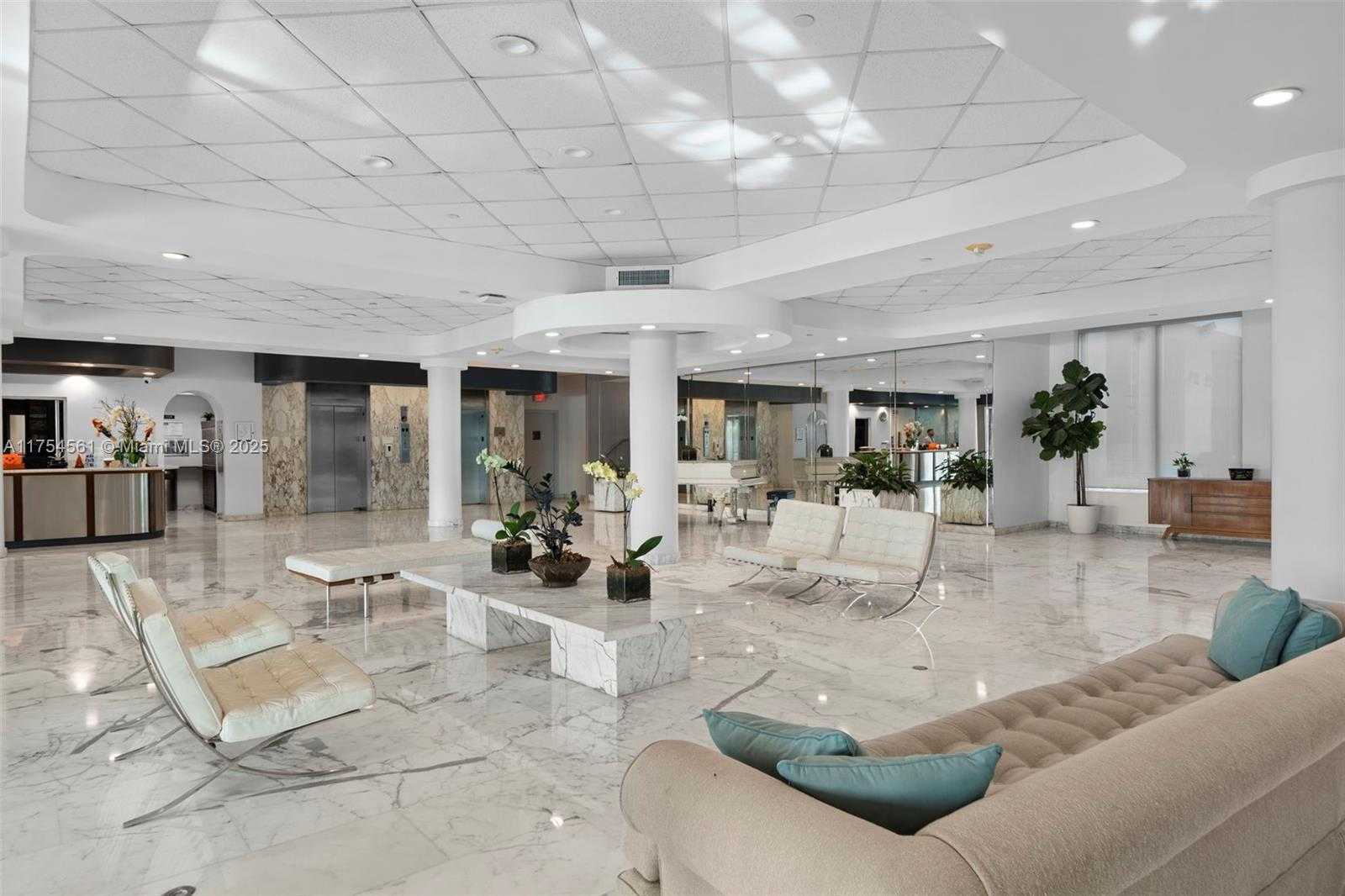 Small Image of 5055 #8H, Miami Beach Number 27