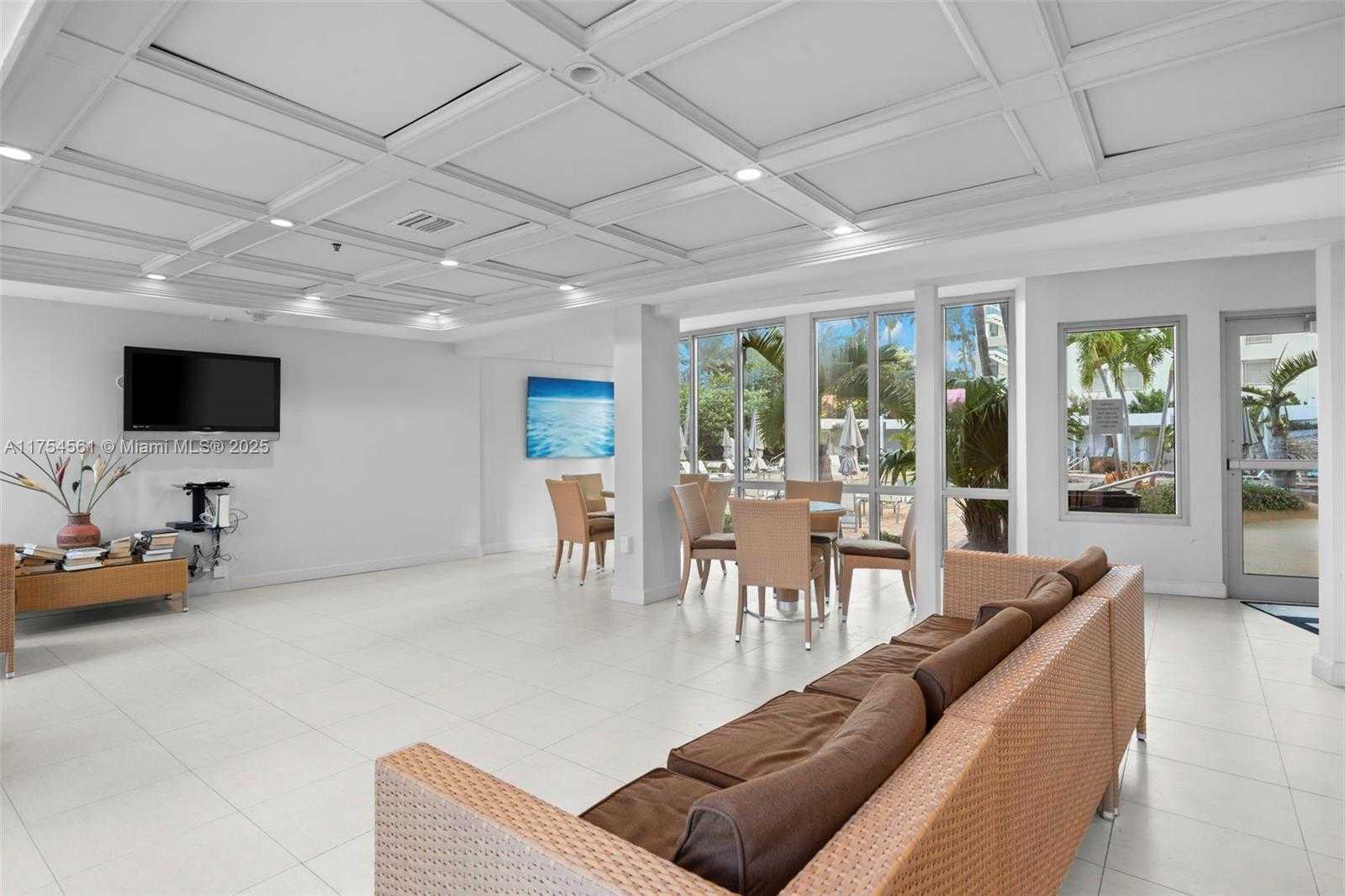 Small Image of 5055 #8H, Miami Beach Number 28
