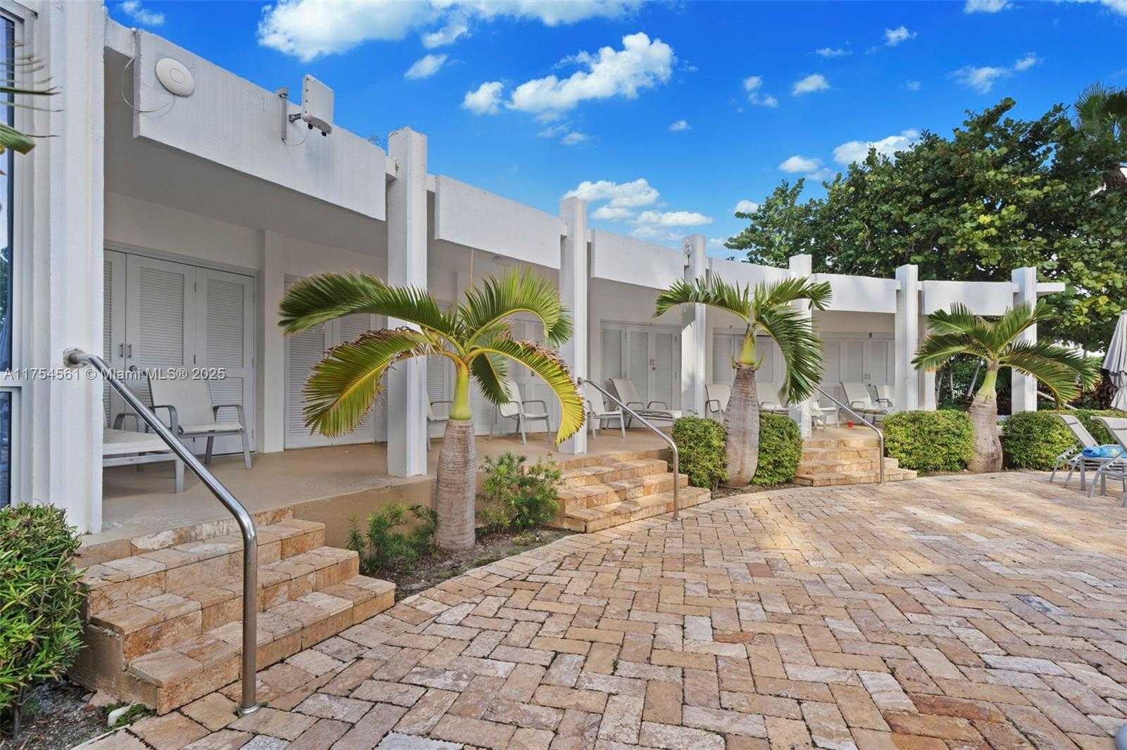 Small Image of 5055 #8H, Miami Beach Number 32