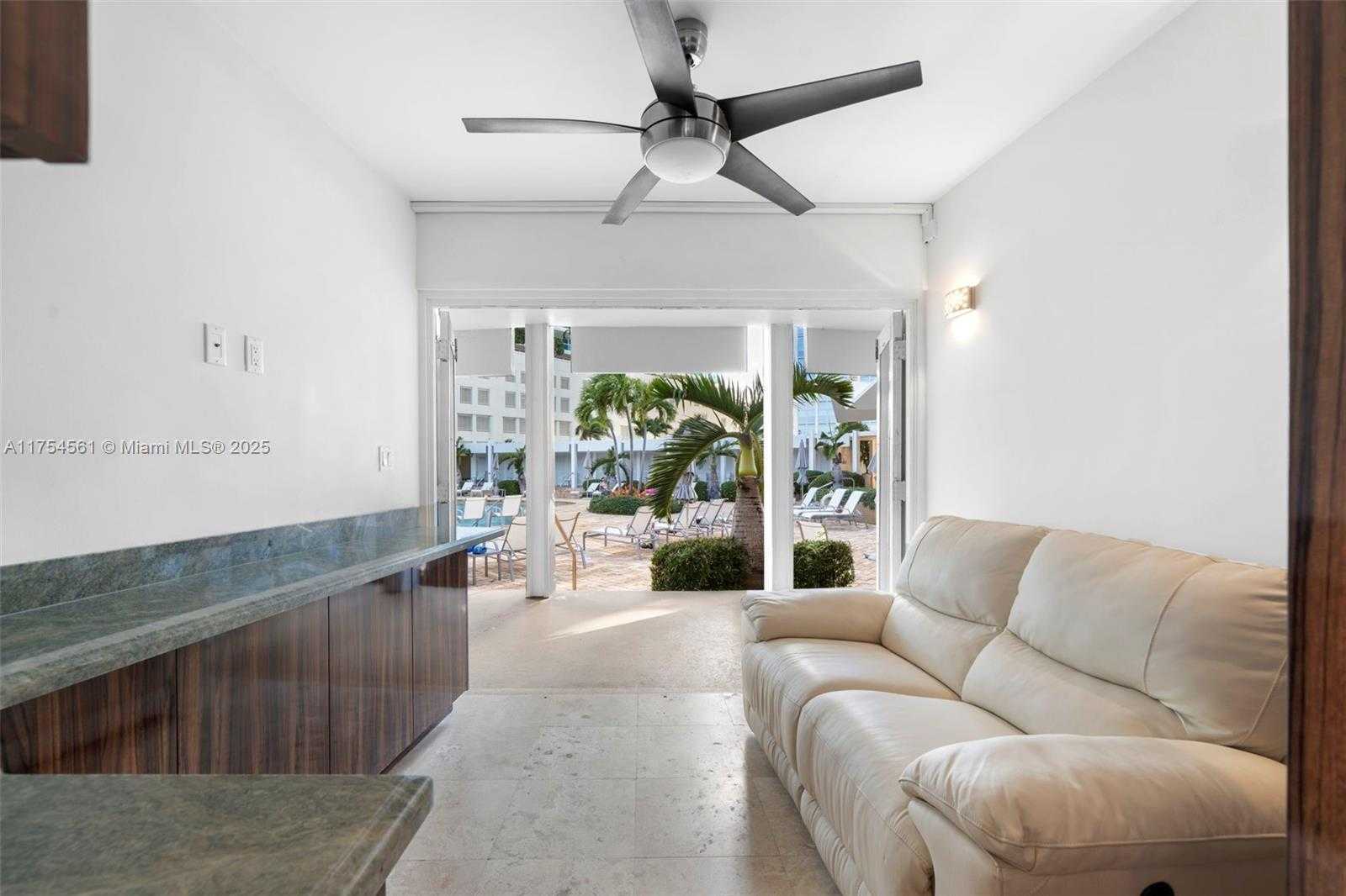 Small Image of 5055 #8H, Miami Beach Number 34