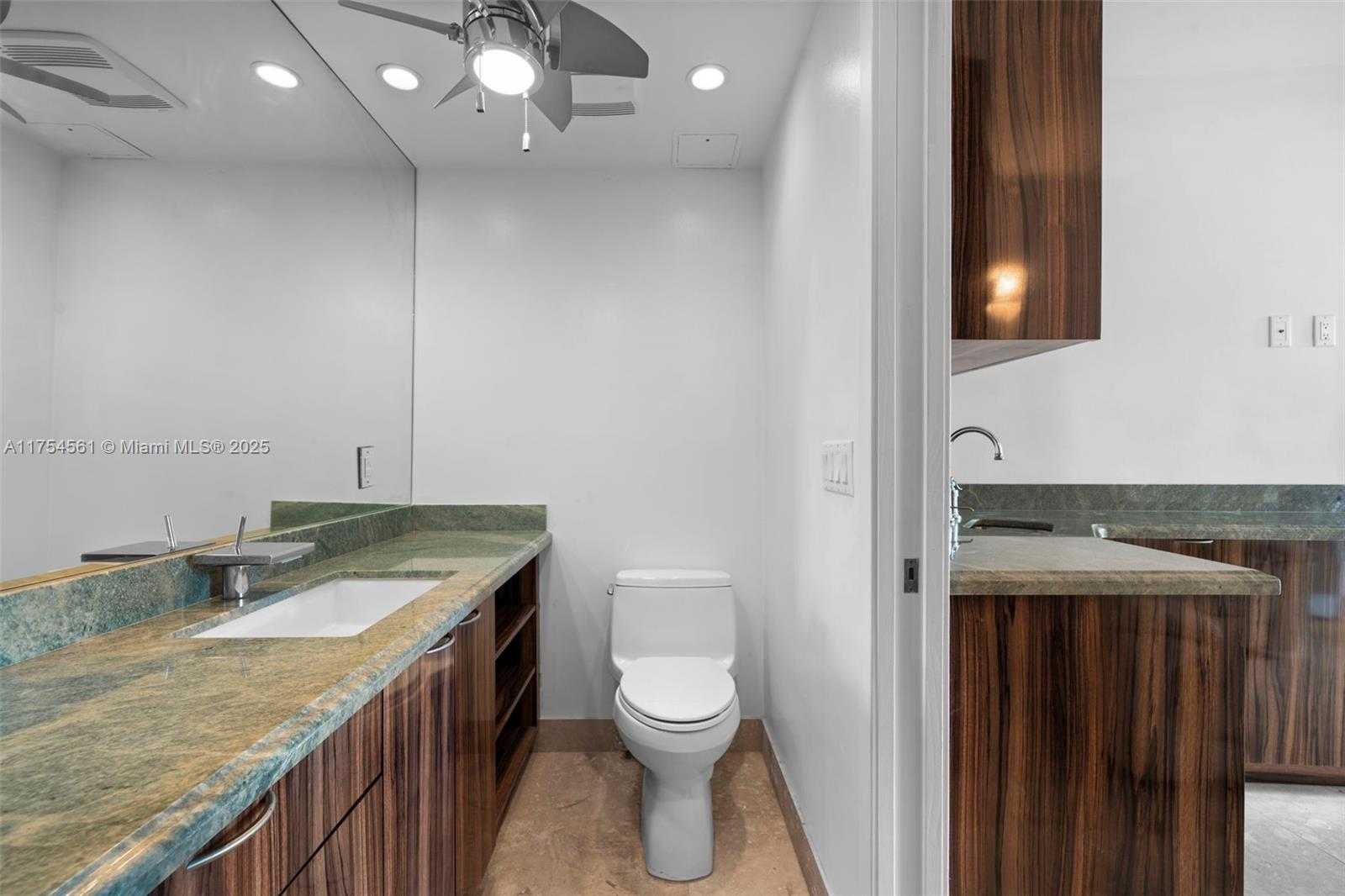 Small Image of 5055 #8H, Miami Beach Number 35