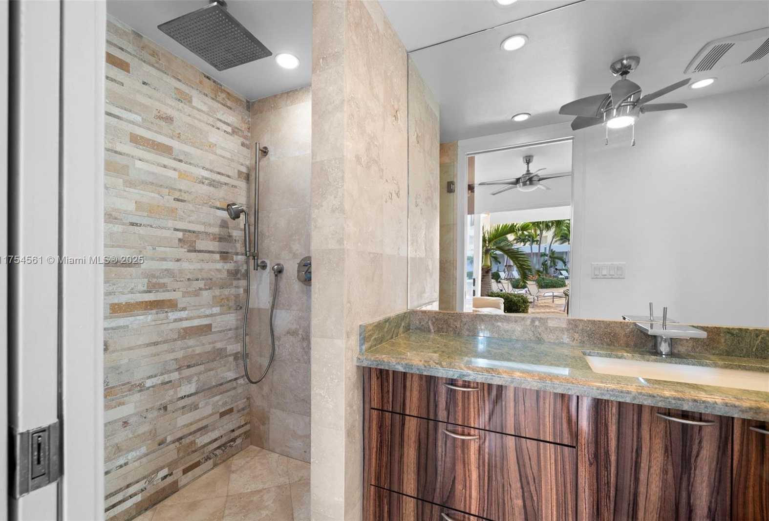 Small Image of 5055 #8H, Miami Beach Number 36