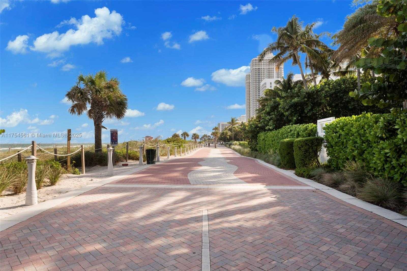 Small Image of 5055 #8H, Miami Beach Number 37