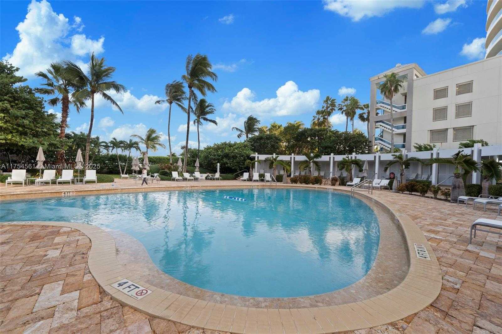 Small Image of 5055 #8H, Miami Beach Number 43