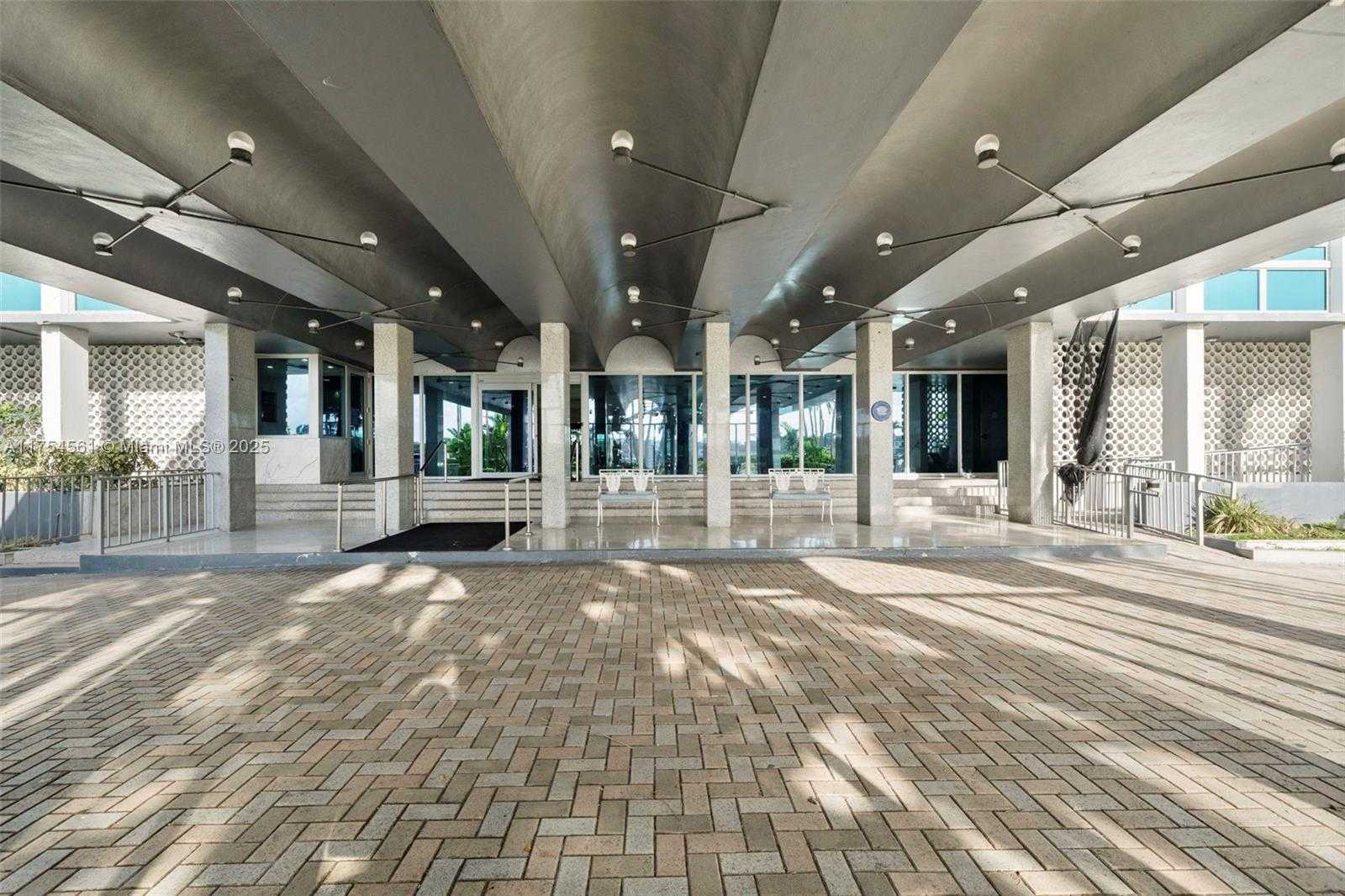 Small Image of 5055 #8H, Miami Beach Number 47