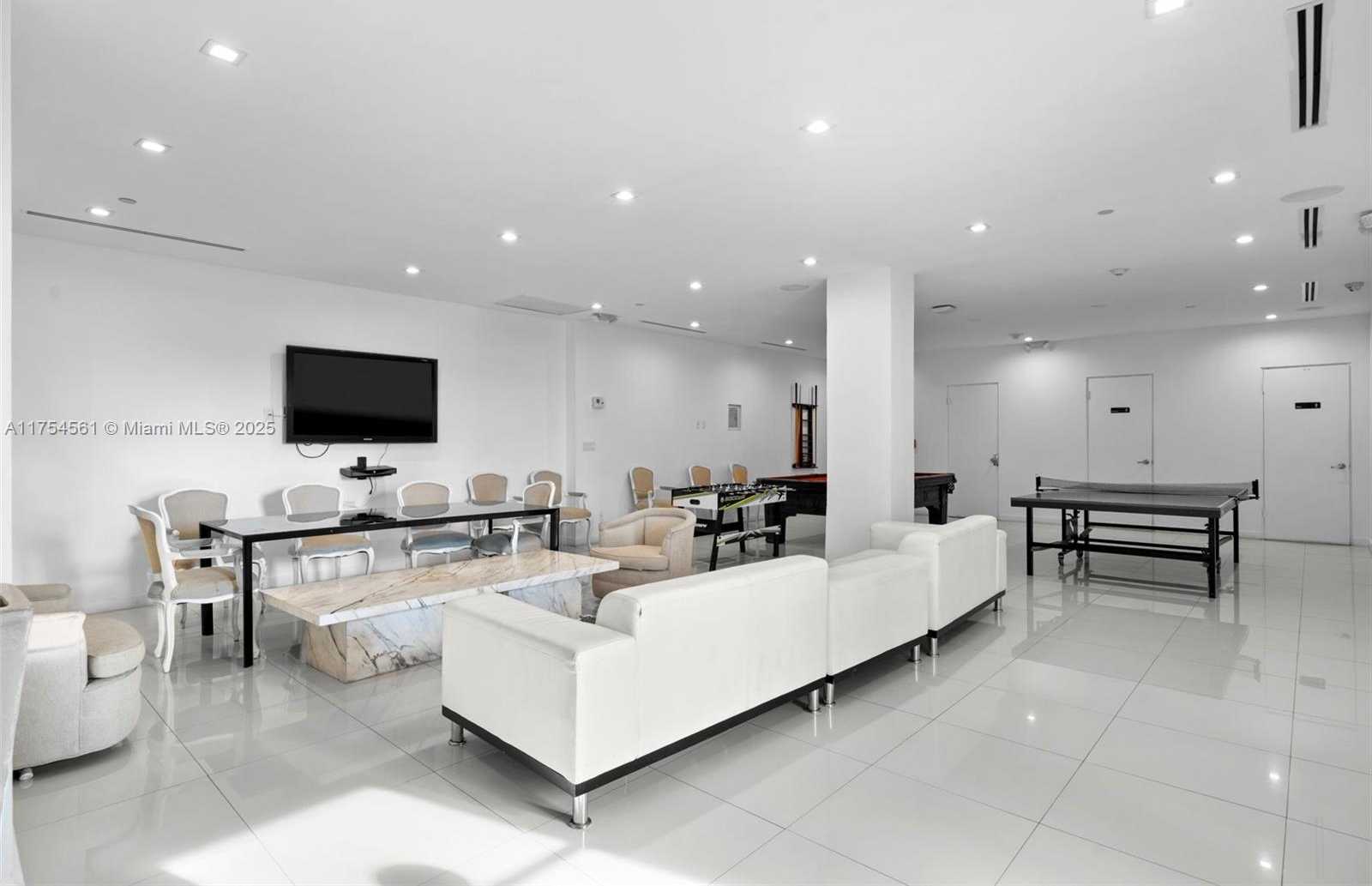Small Image of 5055 #8H, Miami Beach Number 50
