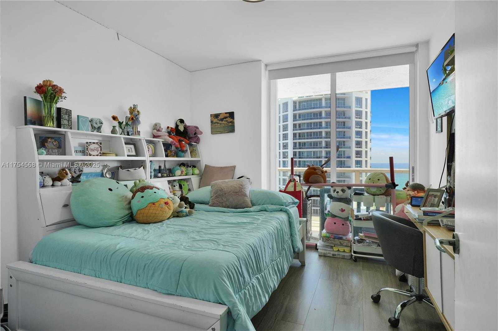 Small Image of 5900 Collins Ave, Miami Beach, FL 33140, USA Number 16