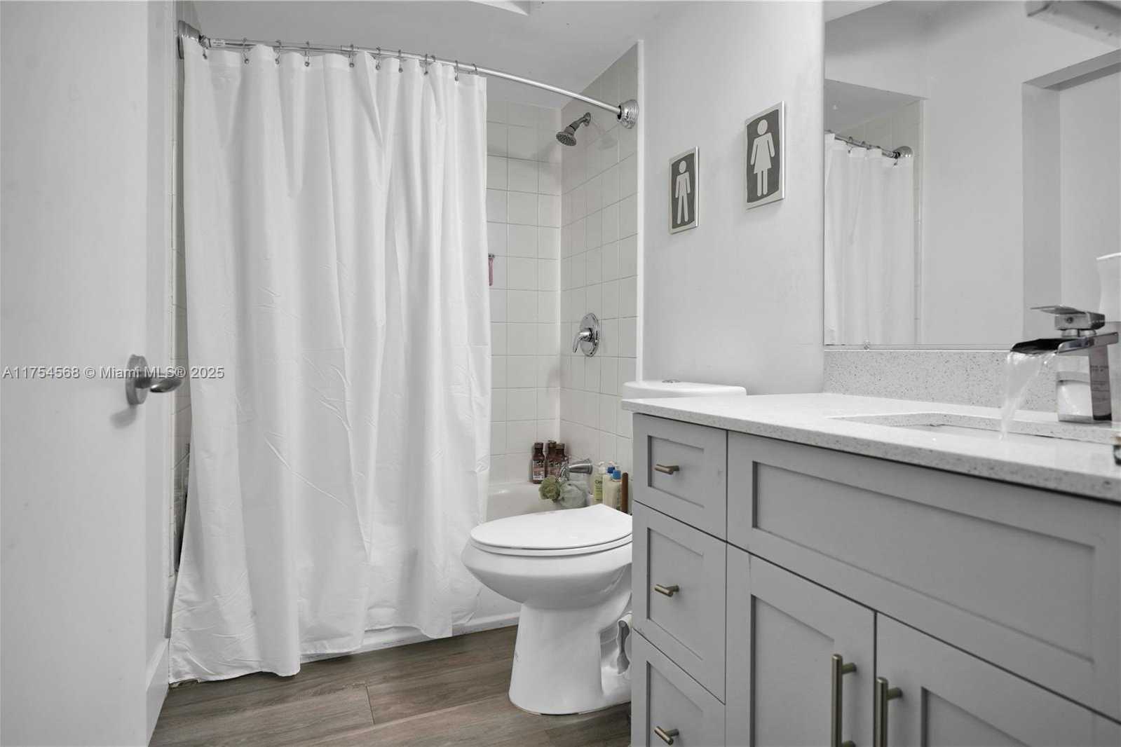 Small Image of 5900 Collins Ave, Miami Beach, FL 33140, USA Number 18