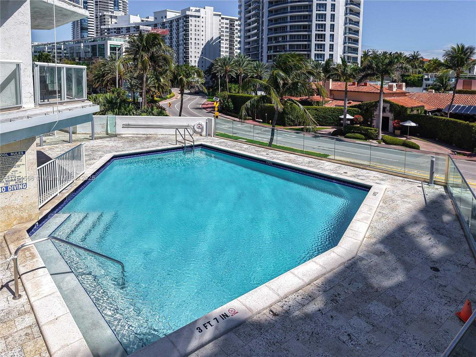 Small Image of 5900 Collins Ave, Miami Beach, FL 33140, USA Number 25