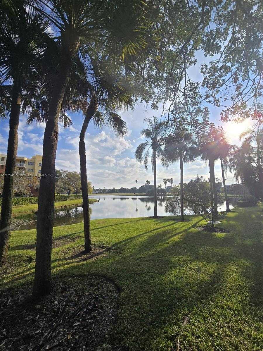 Small Image of 16475 GOLF CLUB RD #313, Weston Number 4