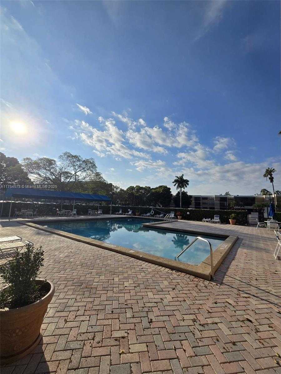 Small Image of 16475 GOLF CLUB RD #313, Weston Number 5