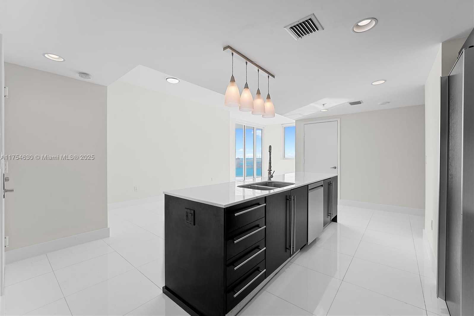 Small Image of 665 NE 25th St, Miami, FL 33137, USA Number 10