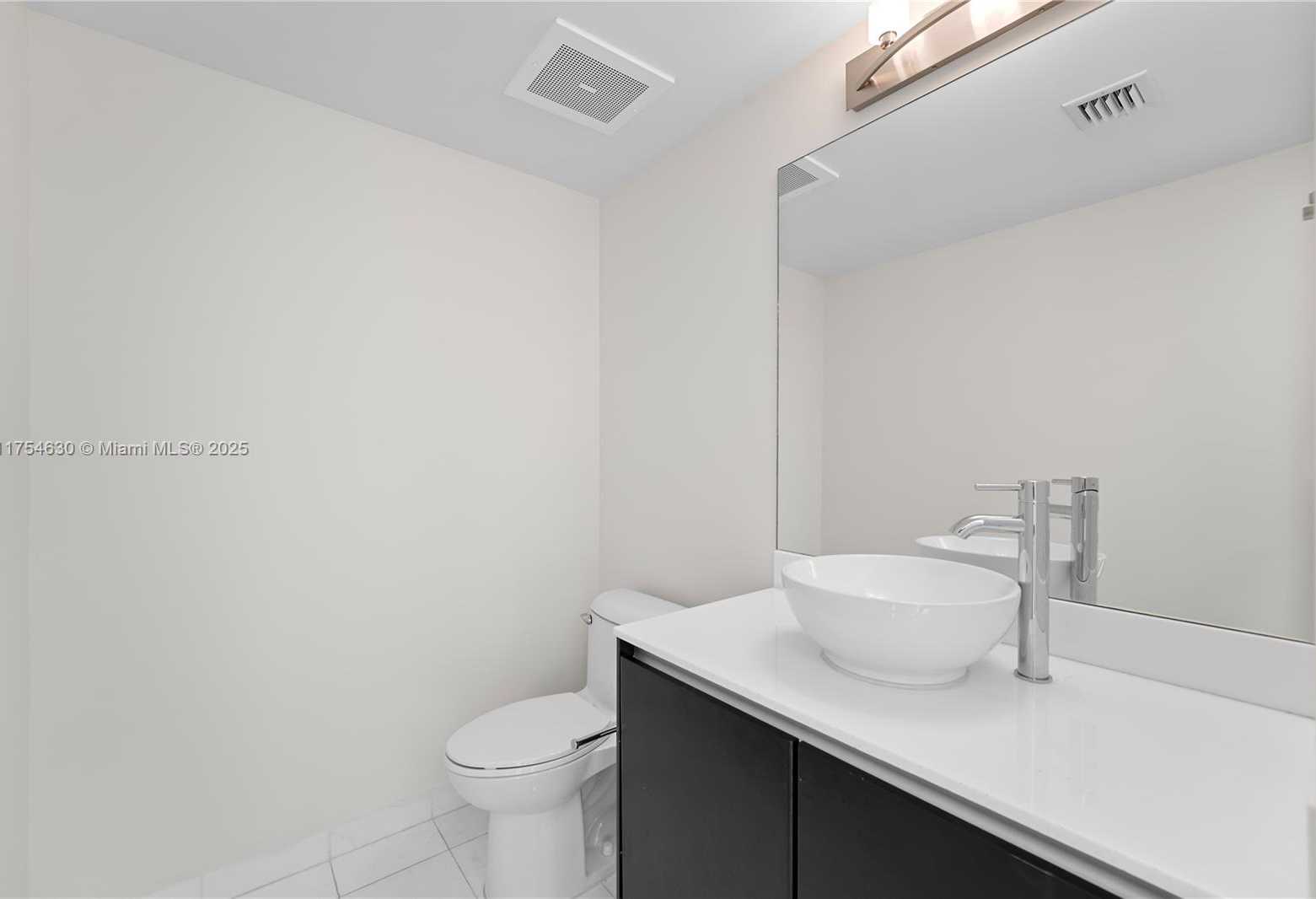 Small Image of 665 NE 25th St, Miami, FL 33137, USA Number 11
