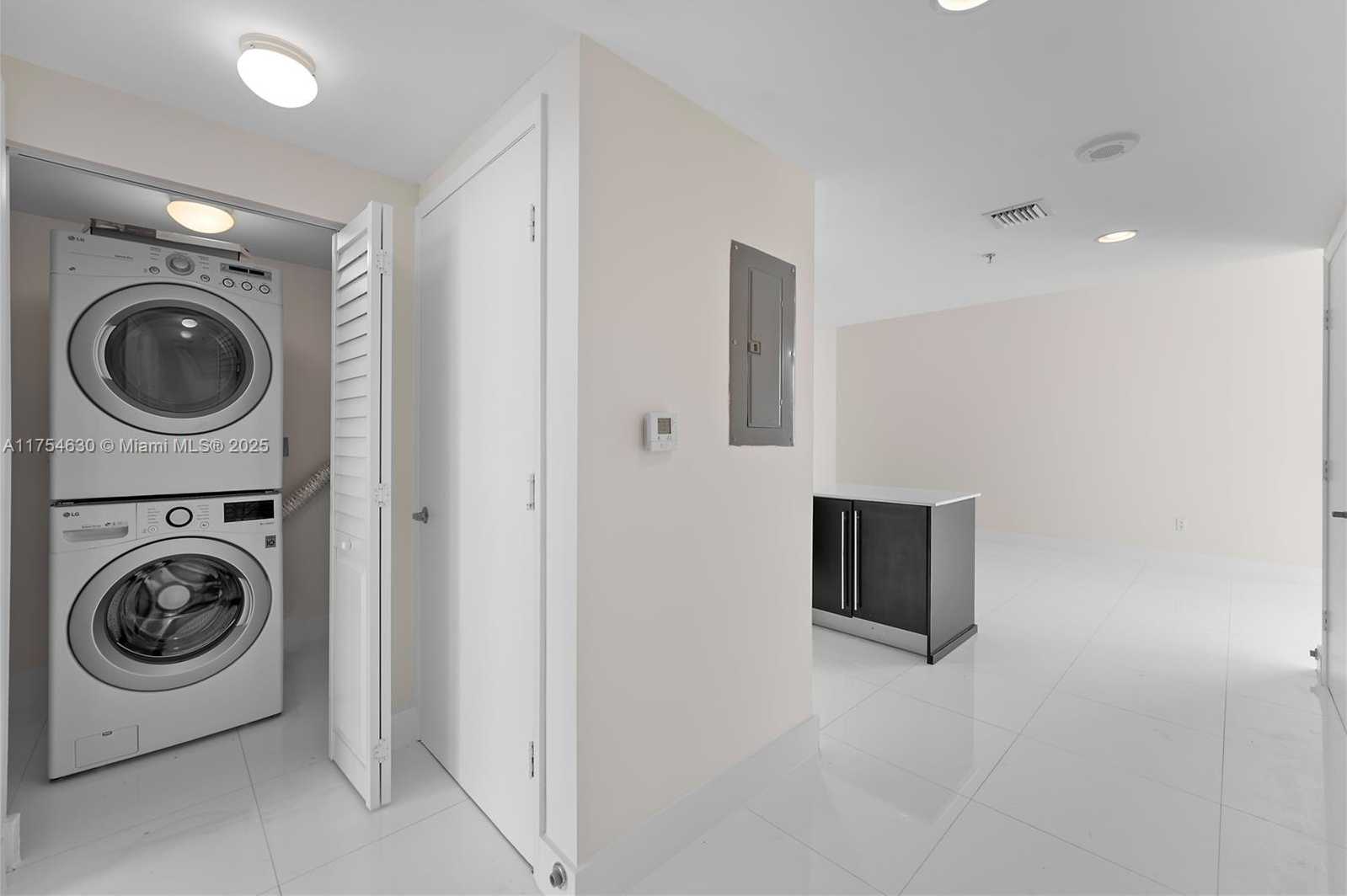 Small Image of 665 NE 25th St, Miami, FL 33137, USA Number 17