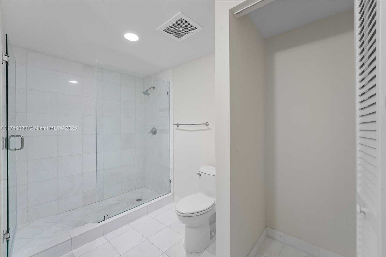 Small Image of 665 NE 25th St, Miami, FL 33137, USA Number 21