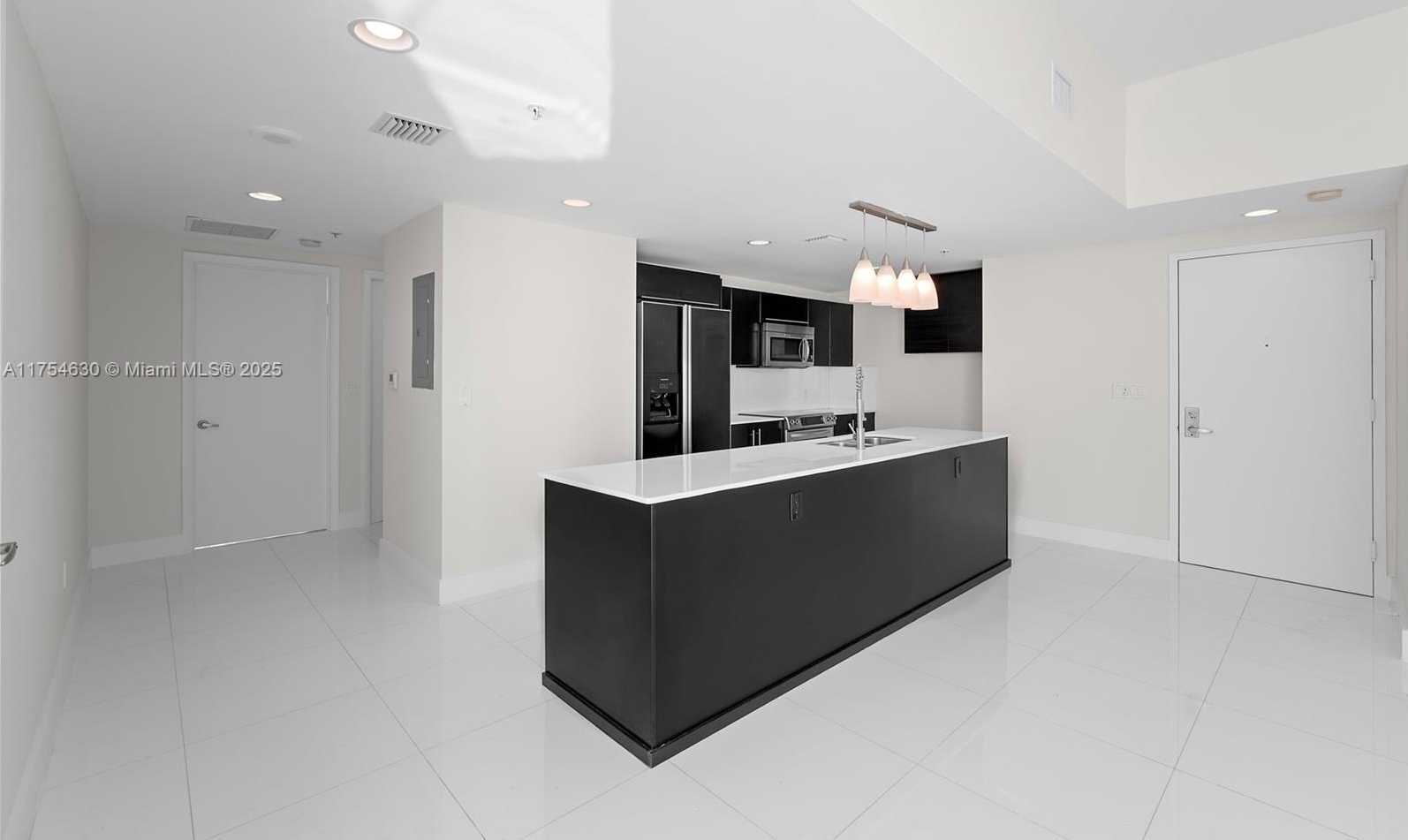 Small Image of 665 NE 25th St, Miami, FL 33137, USA Number 8