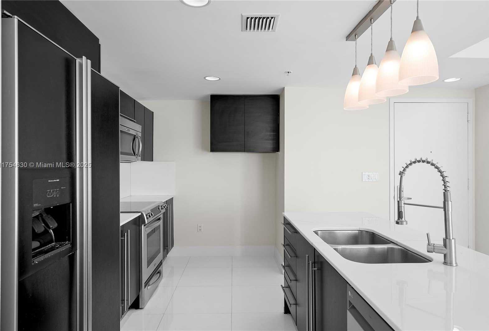 Small Image of 665 NE 25th St, Miami, FL 33137, USA Number 9