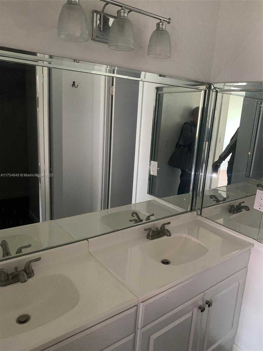 Small Image of 6201 NORTH FALLS CIR DR #106, Lauderhill Number 10