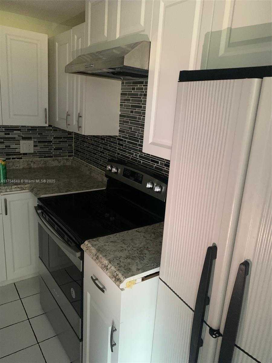 Small Image of 6201 NORTH FALLS CIR DR #106, Lauderhill Number 7