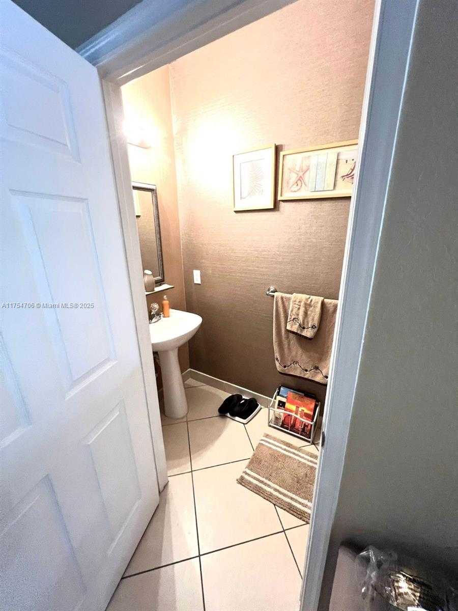 Small Image of 2429 NORTH WEST 31ST CT #2429, Oakland Park Number 39
