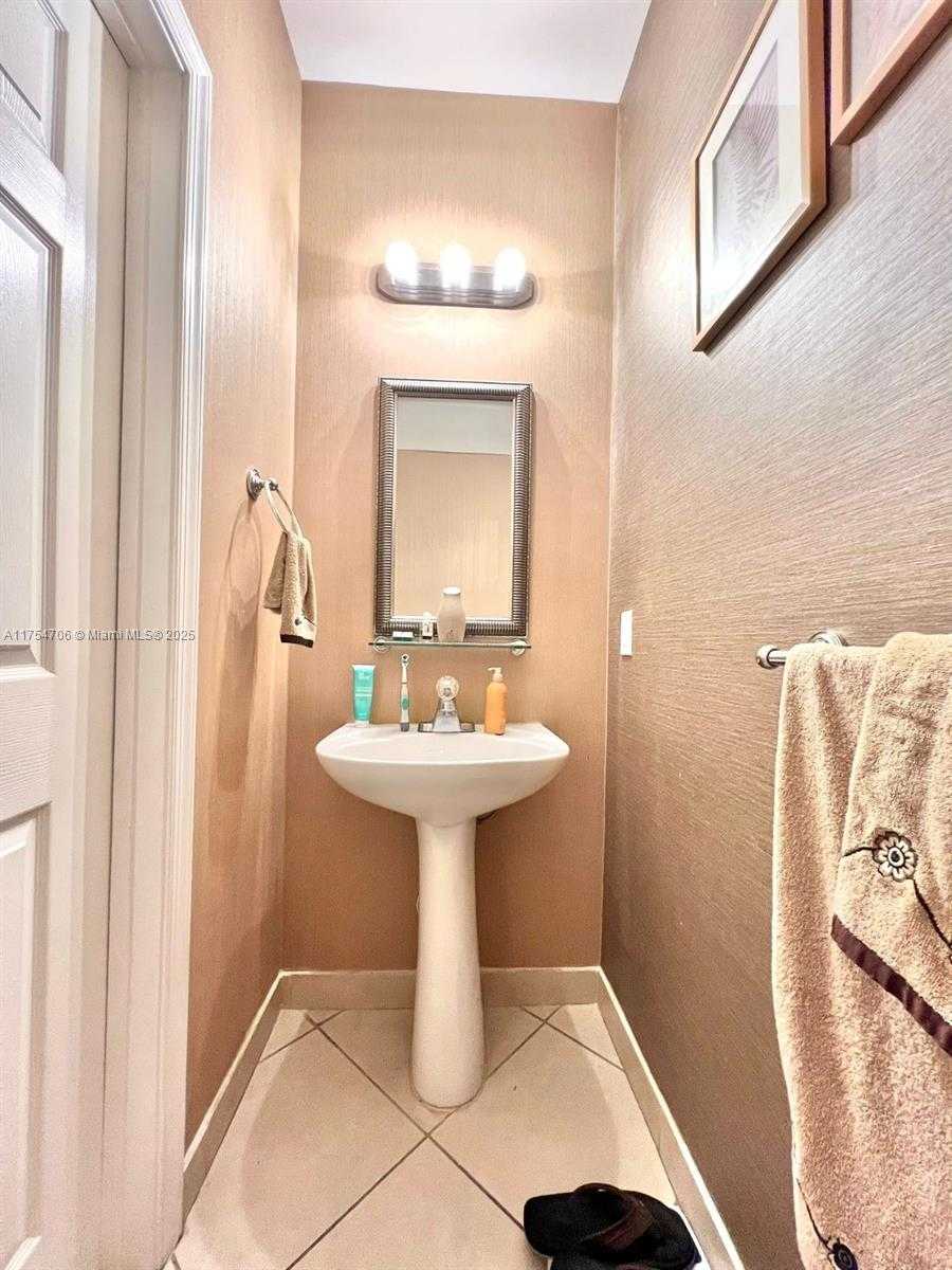 Small Image of 2429 NORTH WEST 31ST CT #2429, Oakland Park Number 40