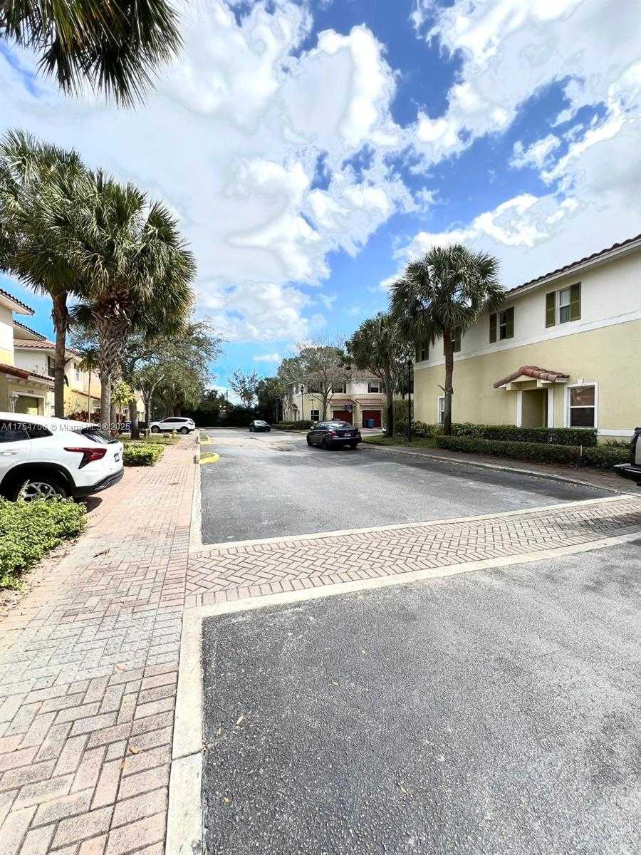 Small Image of 2429 NORTH WEST 31ST CT #2429, Oakland Park Number 72