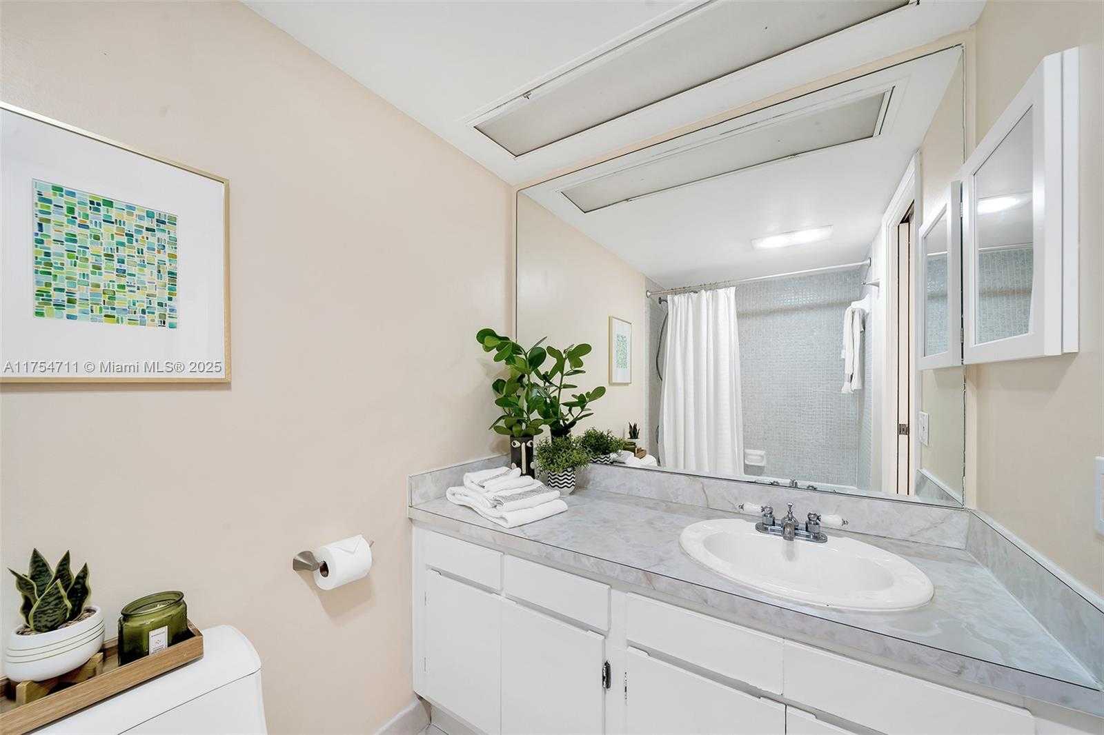 Small Image of 550 OAKS LN #202, Pompano Beach Number 10