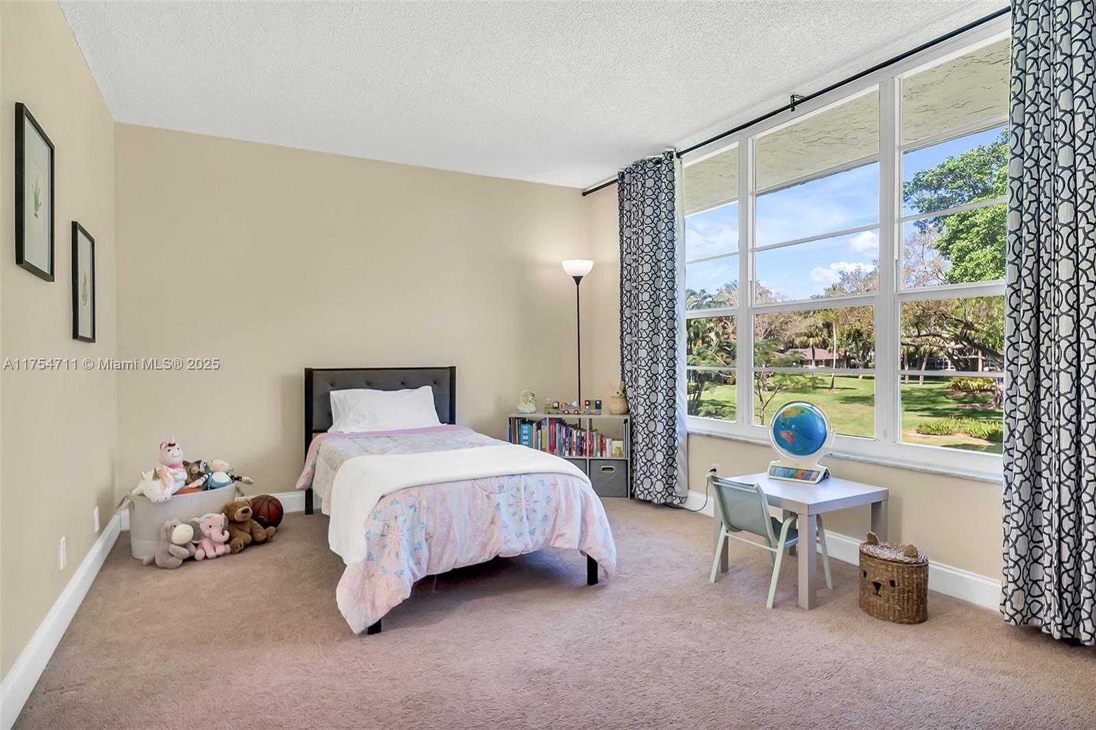 Small Image of 550 OAKS LN #202, Pompano Beach Number 12