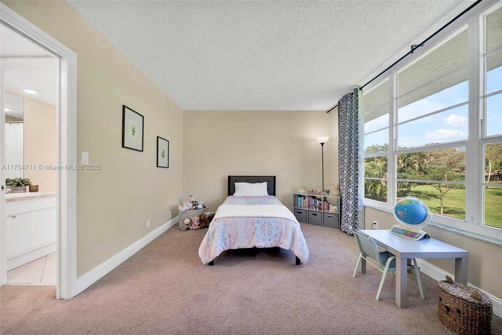 Small Image of 550 OAKS LN #202, Pompano Beach Number 13