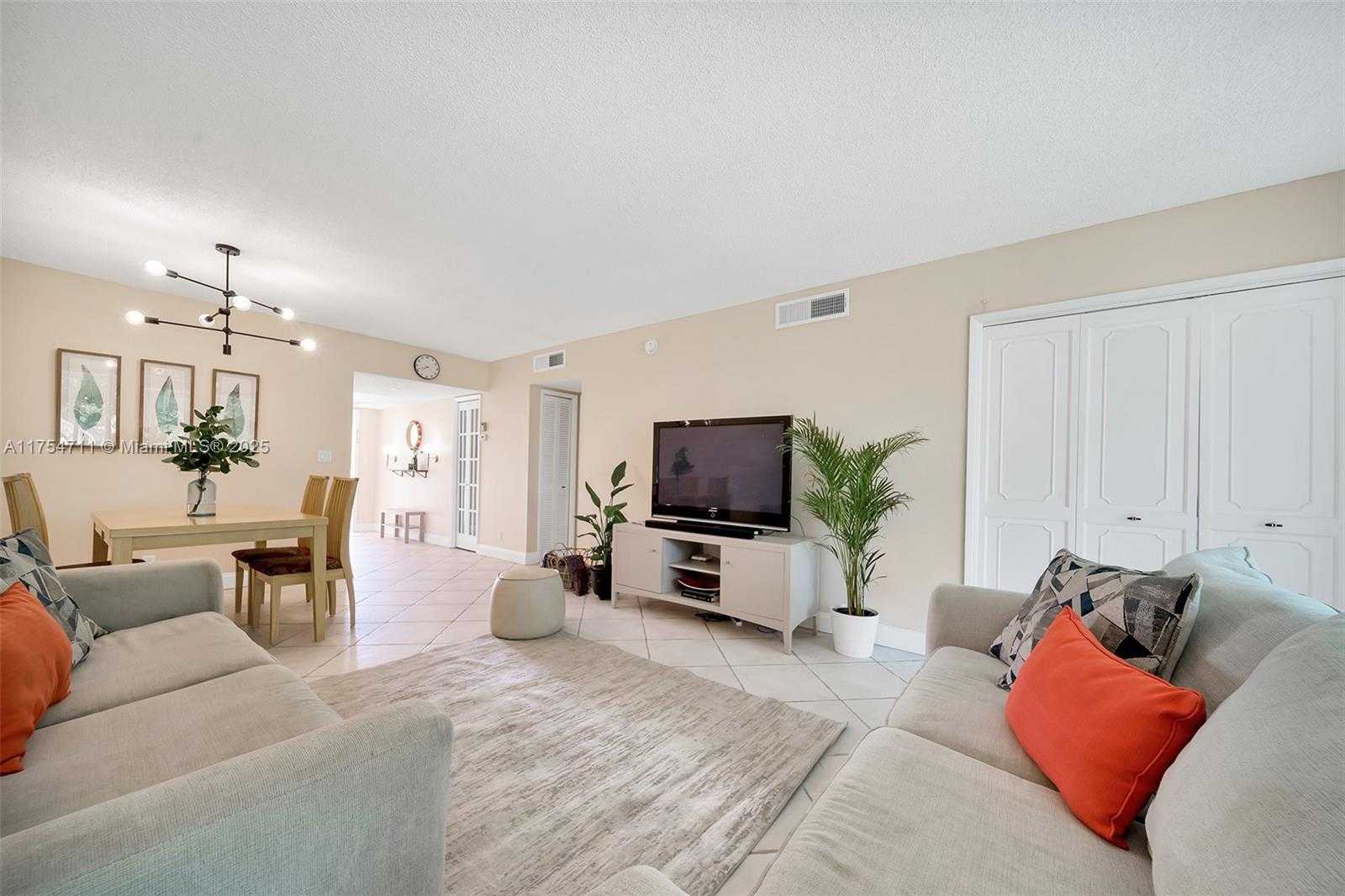 Small Image of 550 OAKS LN #202, Pompano Beach Number 18