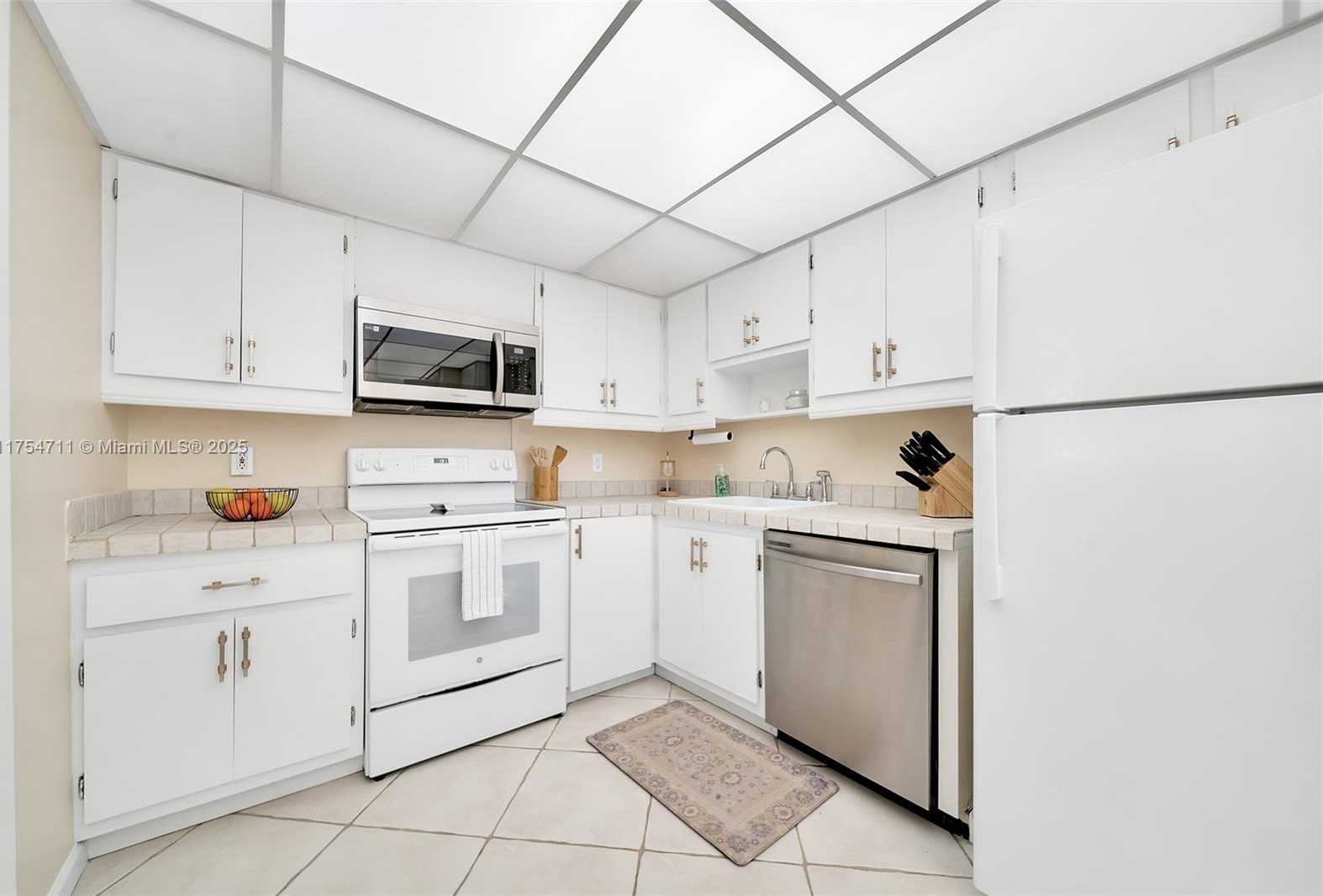 Small Image of 550 OAKS LN #202, Pompano Beach Number 19