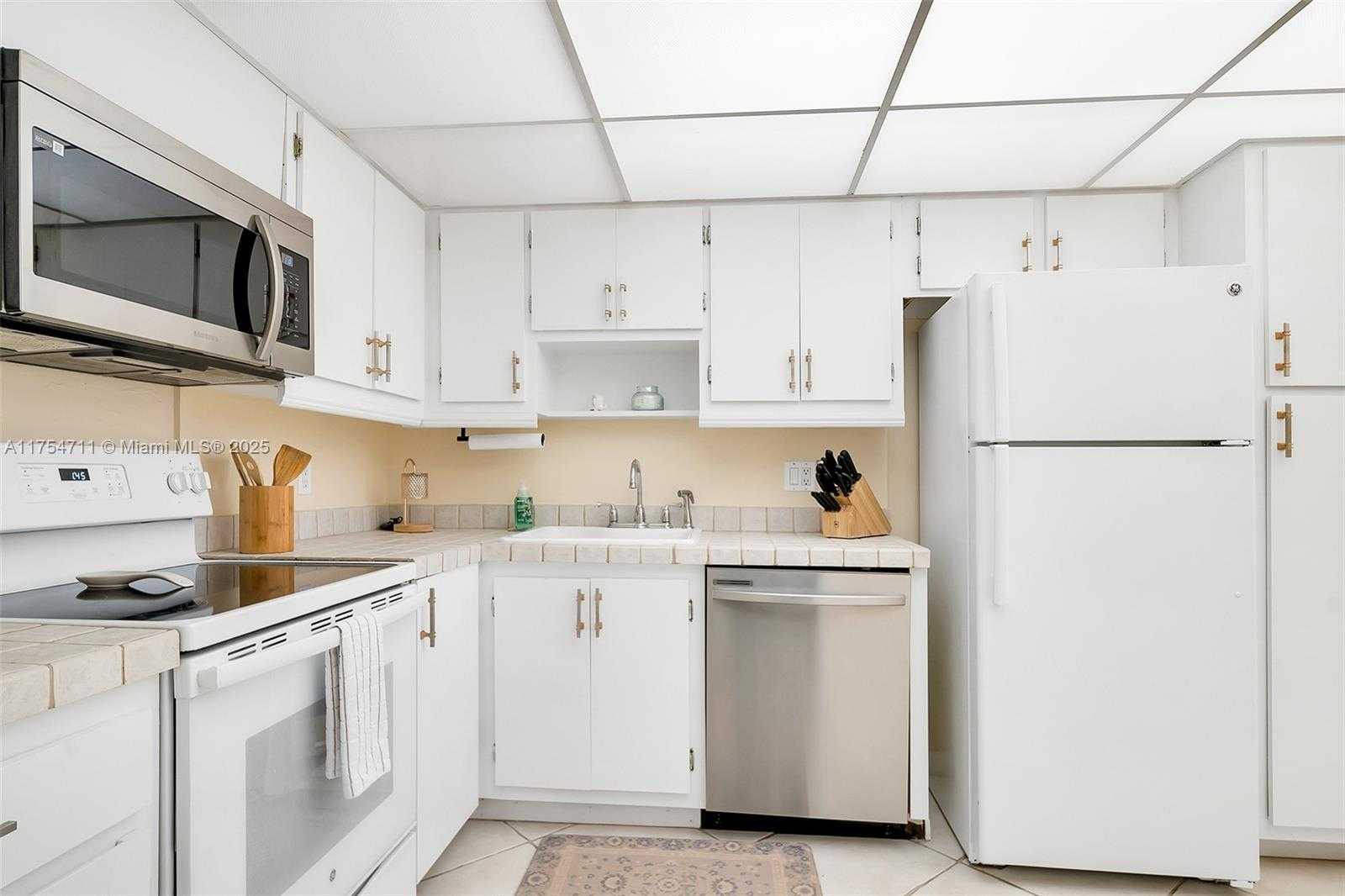 Small Image of 550 OAKS LN #202, Pompano Beach Number 20
