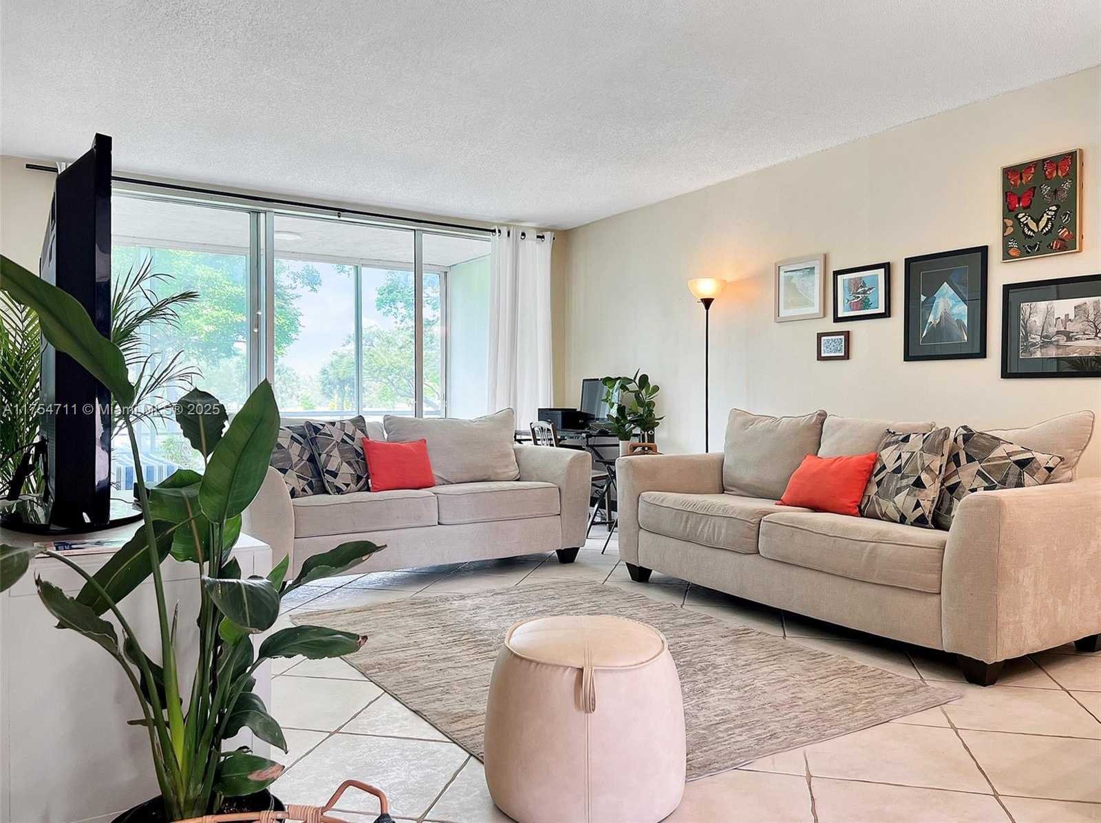 Small Image of 550 OAKS LN #202, Pompano Beach Number 23