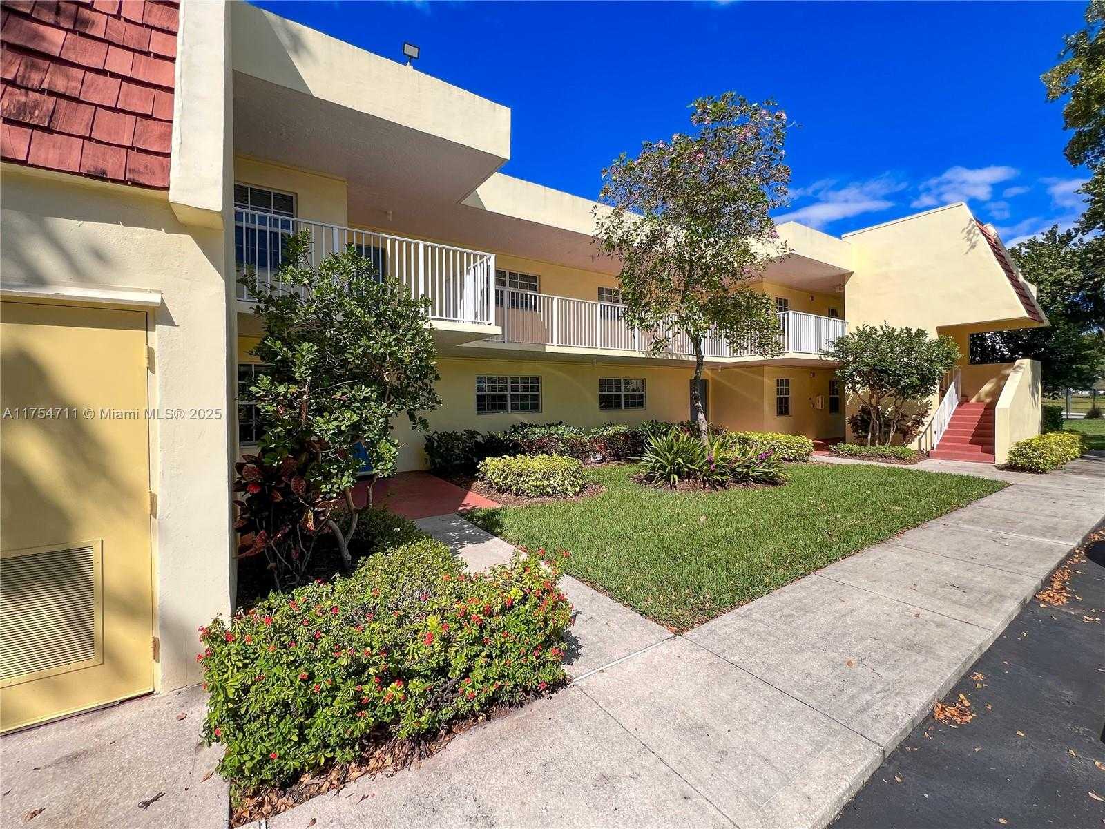 Small Image of 550 OAKS LN #202, Pompano Beach Number 24